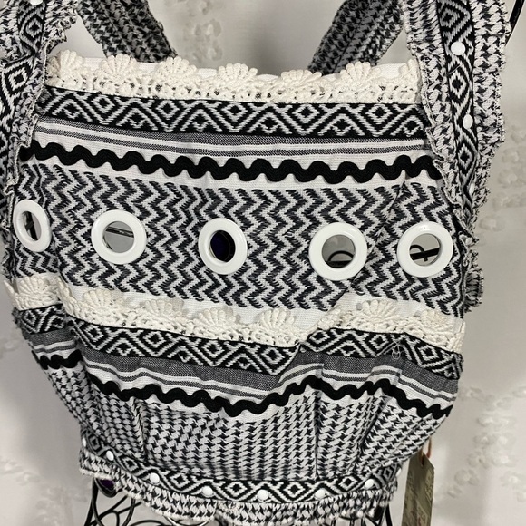 NWT Chelsea & violet black & white crop top size M - Picture 4 of 9